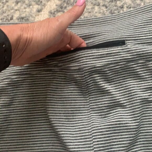 Aventura Gray and White Striped Kineta Skort with Front Pockets Sz XS - Picture 9 of 11